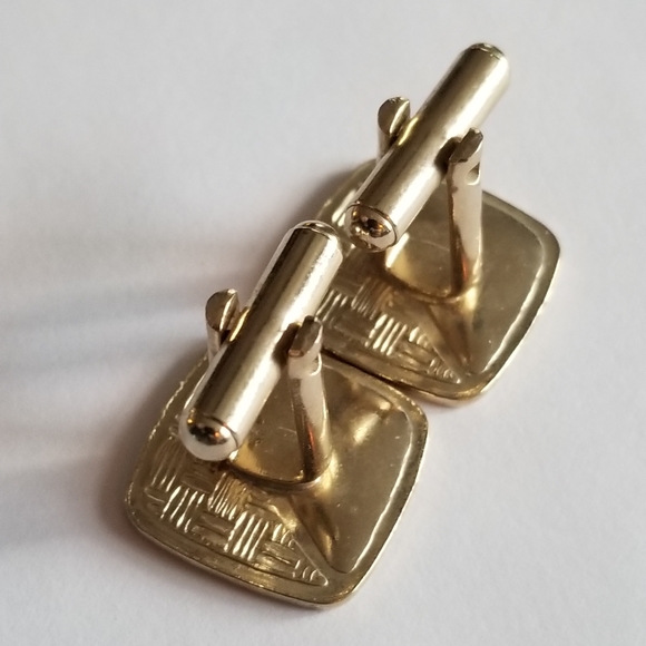 Vintage cufflinks gold tone cuff links basketweave texture - Picture 3 of 9